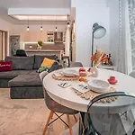 Loft Style Near The Old Town Διαμέρισμα *