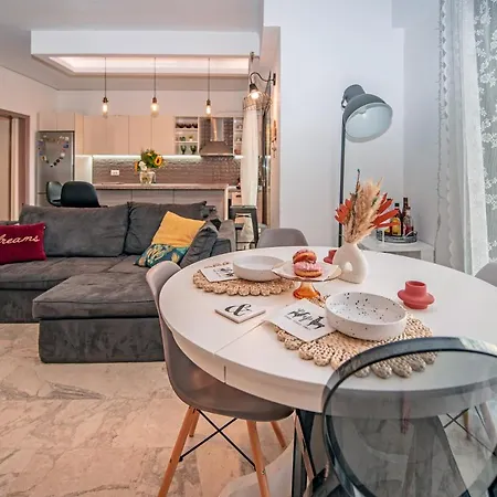 Loft Style Near The Old Town דירה *